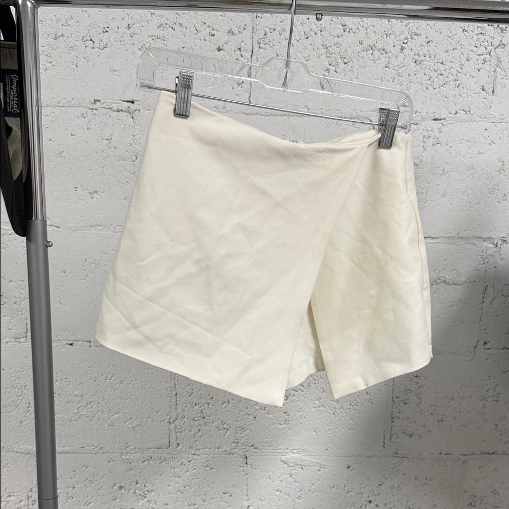 Off White Women's Skort Zipper Back Slit Front LOVERS + FRIENDS Small